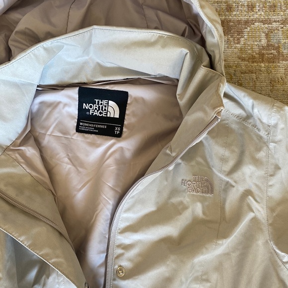 The North Face Windbreaker - Picture 2 of 4